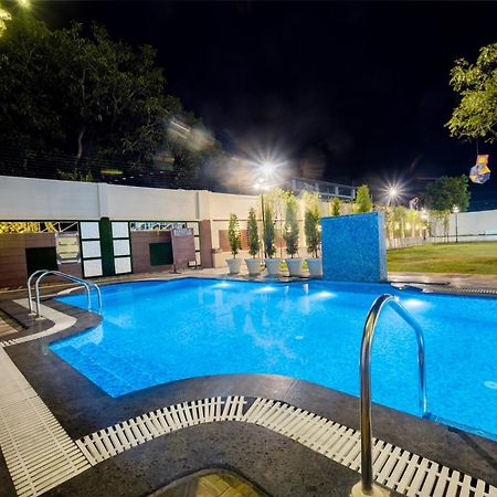 Hotel Vasdaa Grand Dehradun Eksteriør bilde