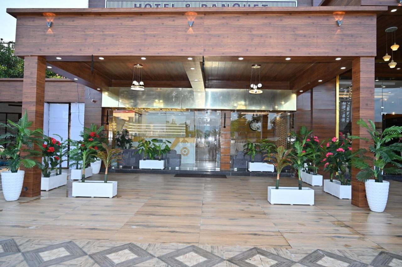 Hotel Vasdaa Grand Dehradun Eksteriør bilde