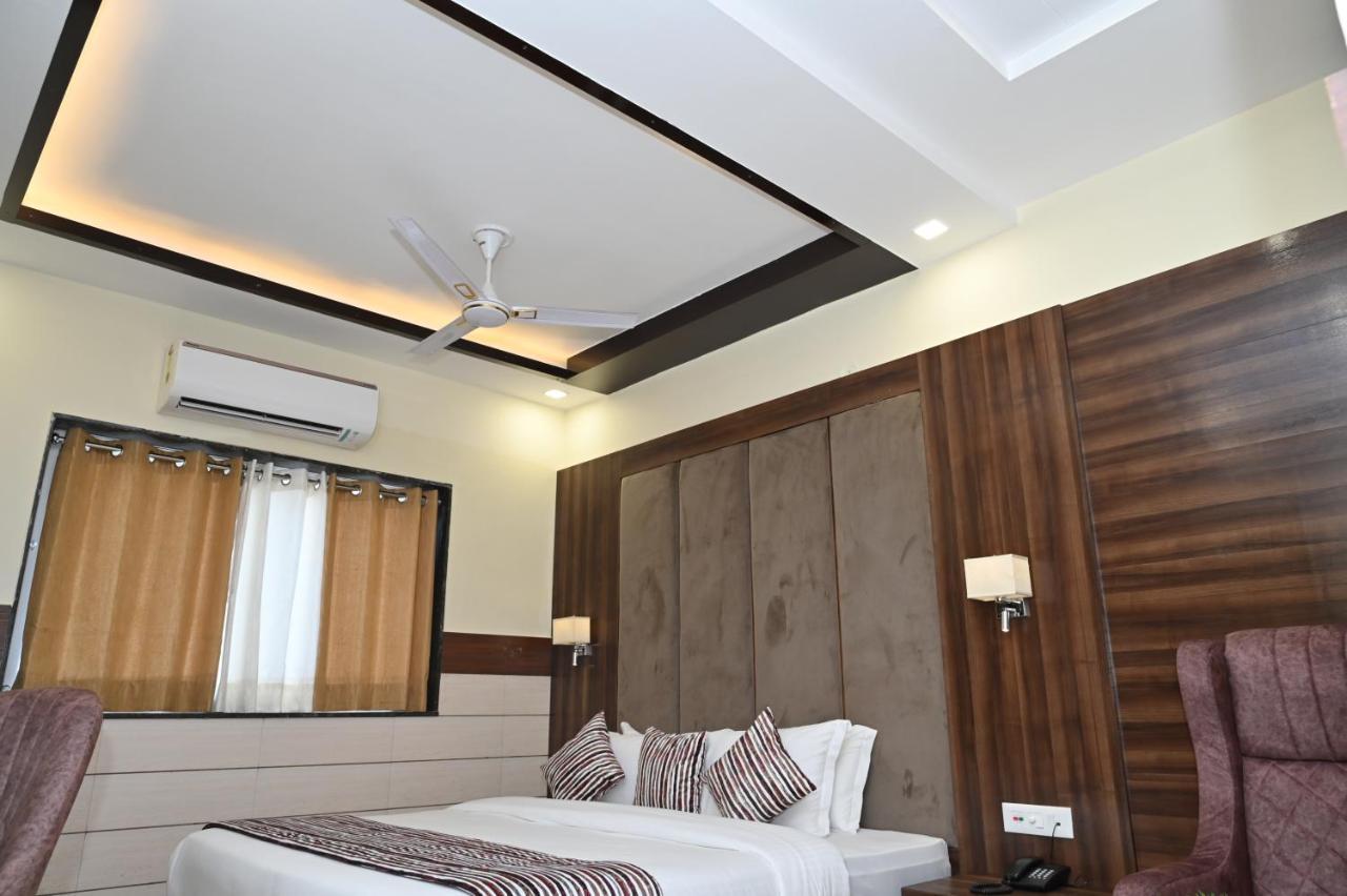 Hotel Vasdaa Grand Dehradun Eksteriør bilde