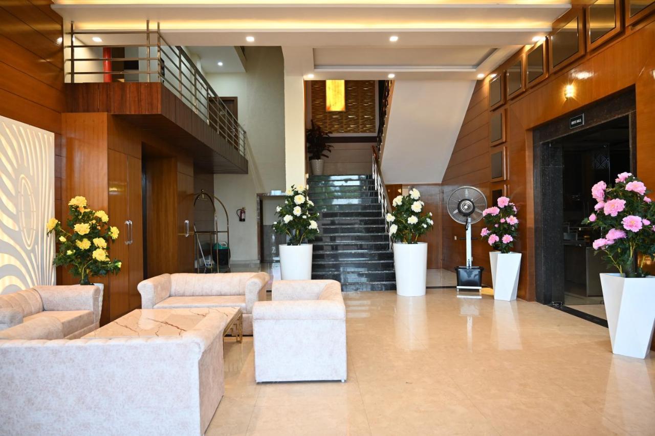 Hotel Vasdaa Grand Dehradun Eksteriør bilde