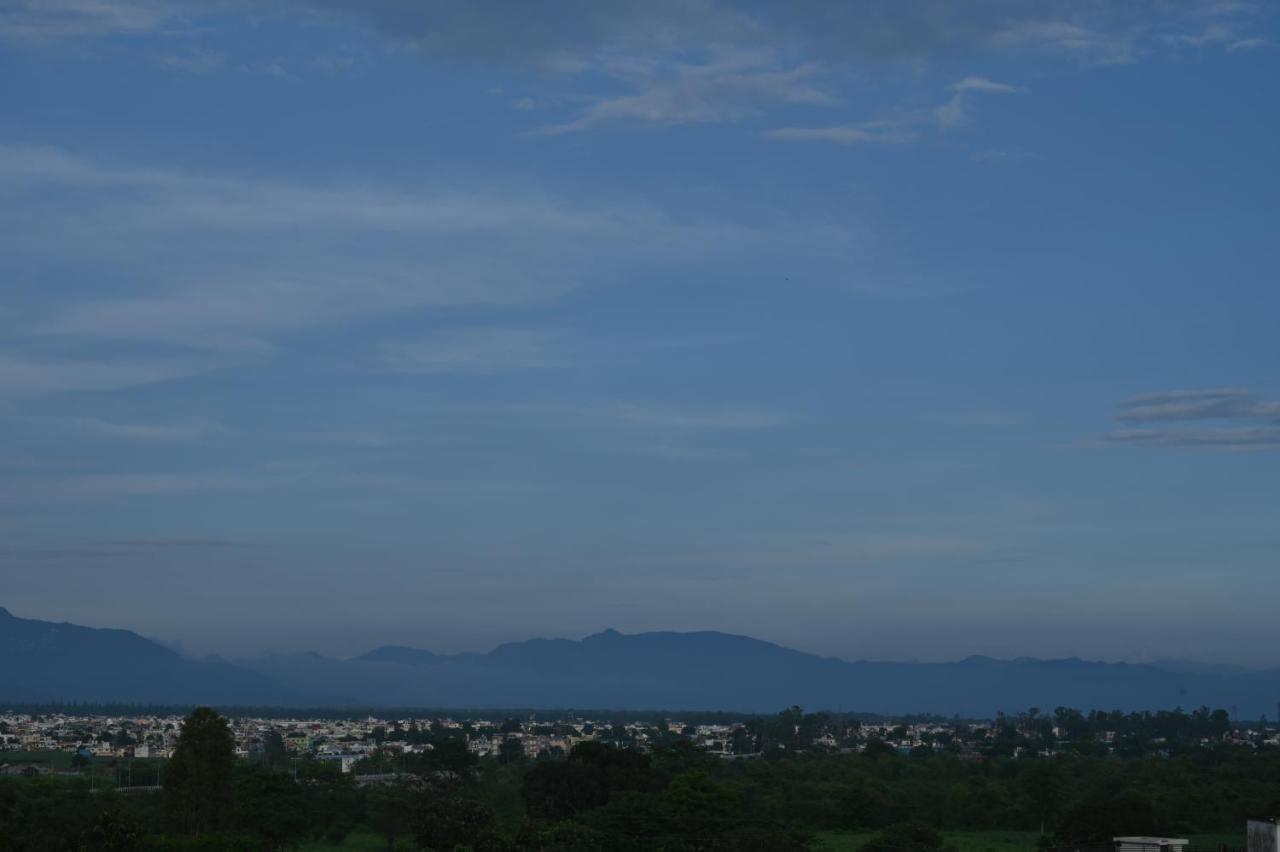 Hotel Vasdaa Grand Dehradun Eksteriør bilde