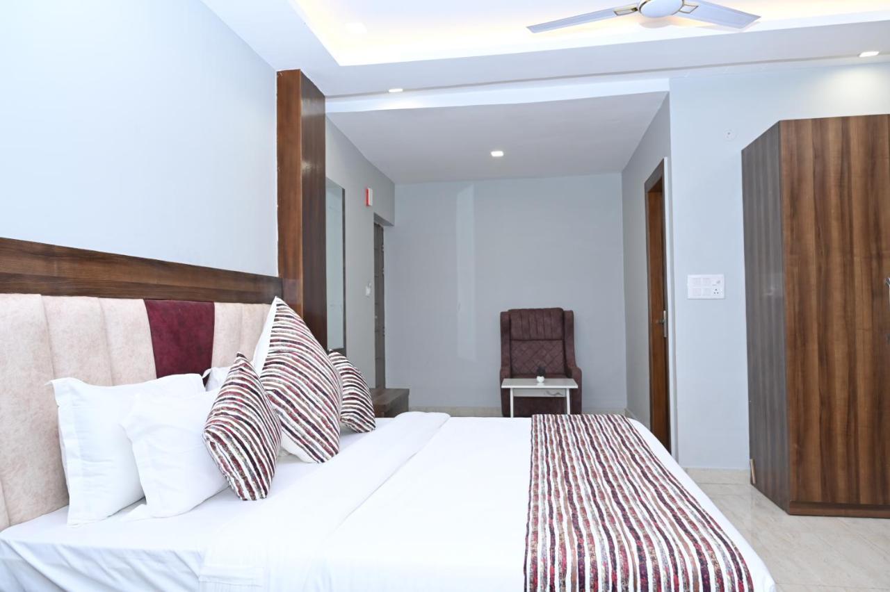Hotel Vasdaa Grand Dehradun Eksteriør bilde