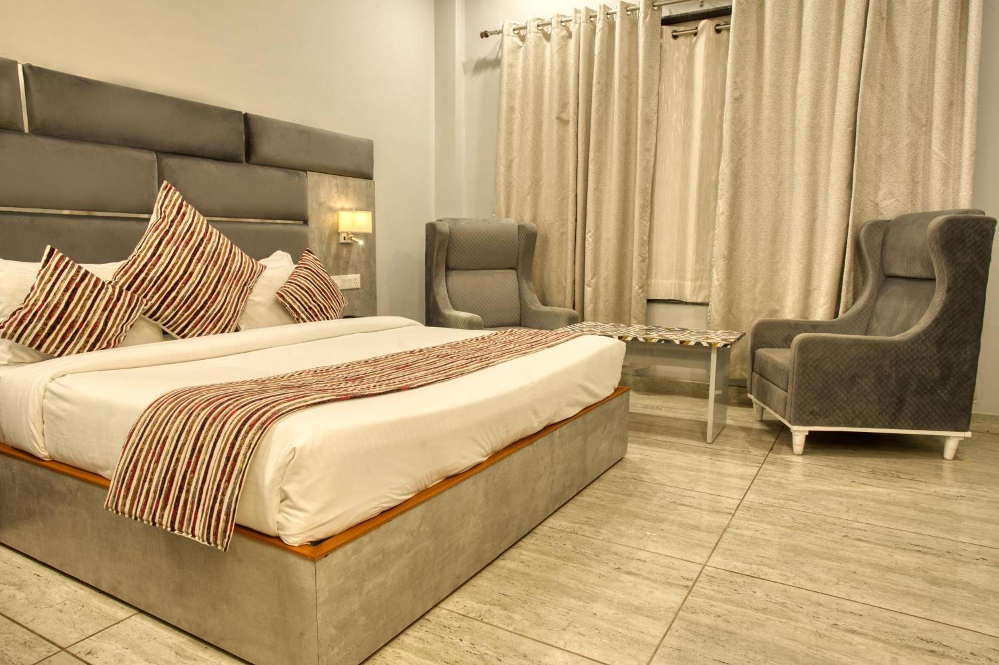Hotel Vasdaa Grand Dehradun Eksteriør bilde
