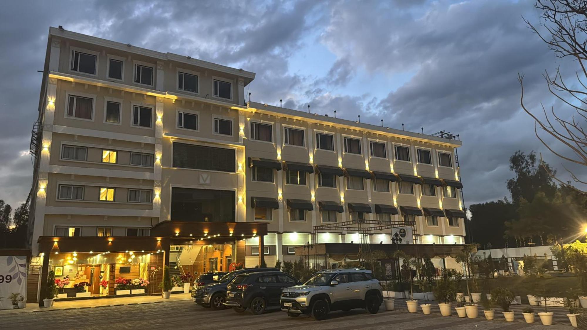 Hotel Vasdaa Grand Dehradun Eksteriør bilde
